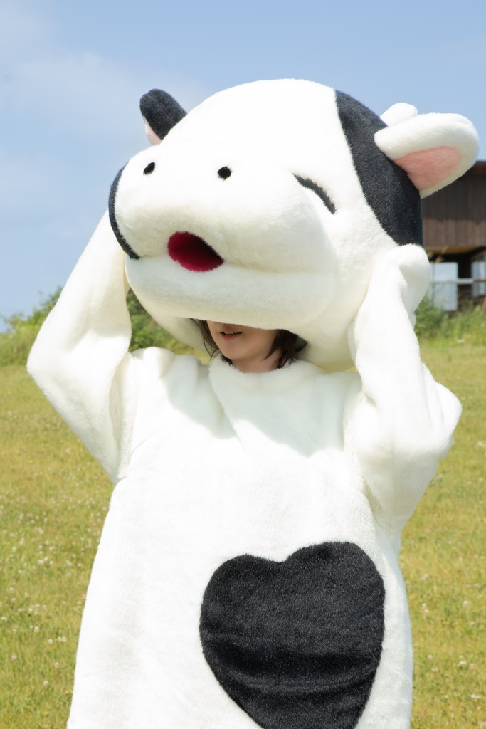 SALE【小夜子】ウシ【ウシの着ぐるみの中からウシビキニの女の子が出てきたら・・・】