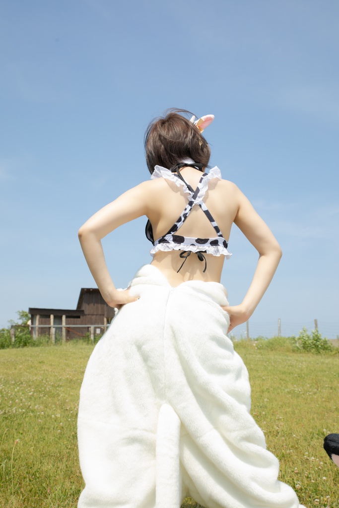 SALE【小夜子】ウシ【ウシの着ぐるみの中からウシビキニの女の子が出てきたら・・・】