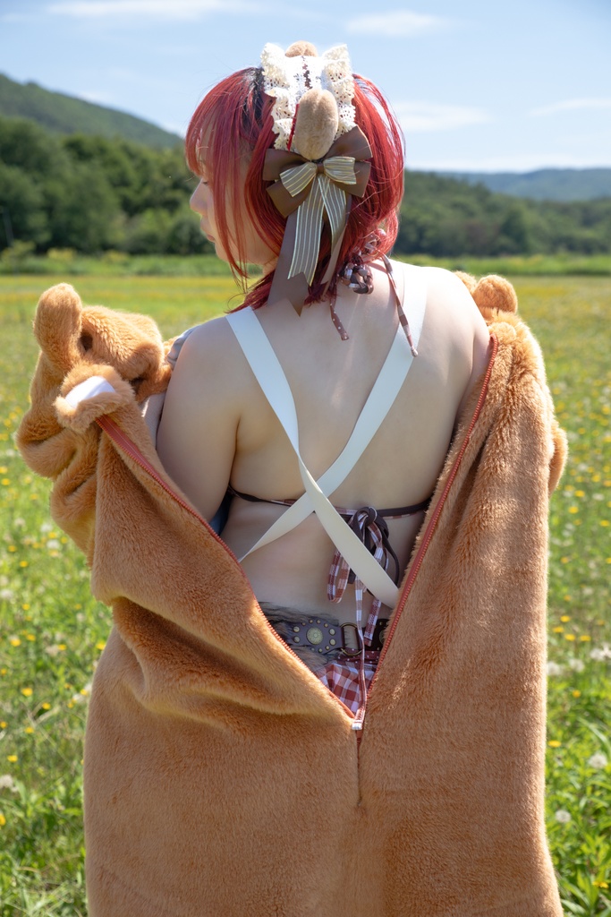 【小夜子】クマ【クマの顔出し着ぐるみの中からクマ水着の女の子が出てきたら・・・】