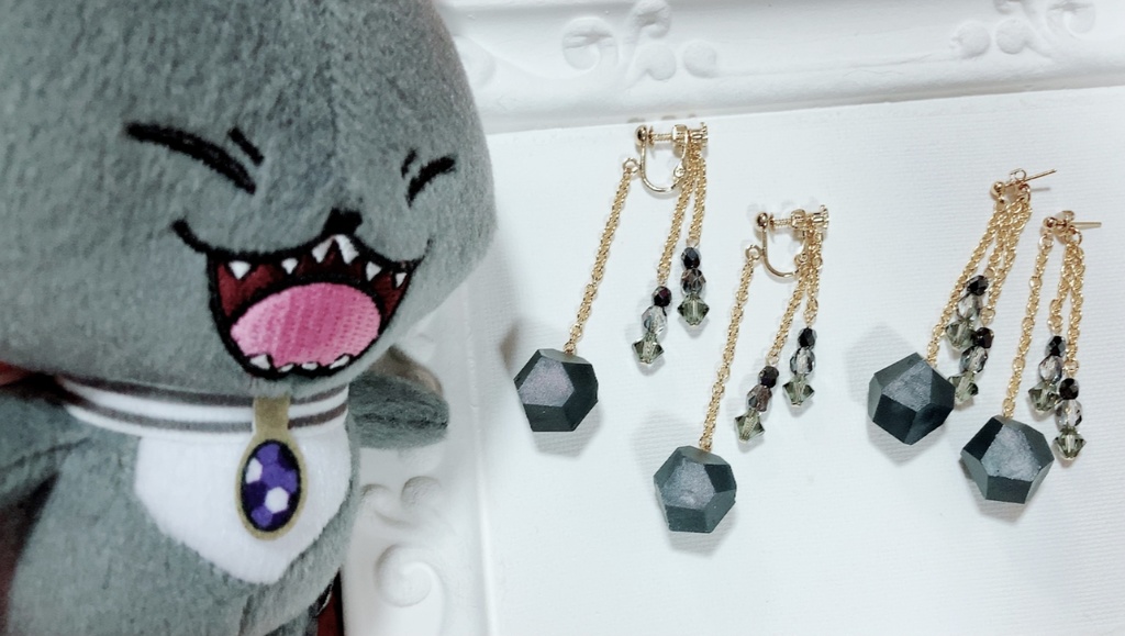 黒い石の琥珀糖耳飾り