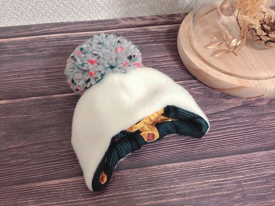 ウールぽんぽん帽子
