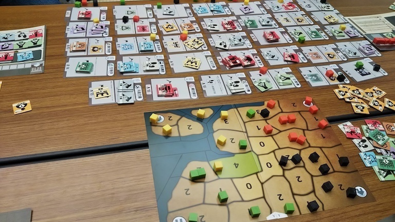 4 EXPLOITS(フォー・エクスプロイツ)