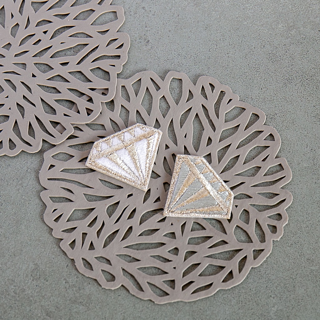 刺繍 ワッペン 【 ダイヤモンド 】 シール アイロン 両用 シルバー