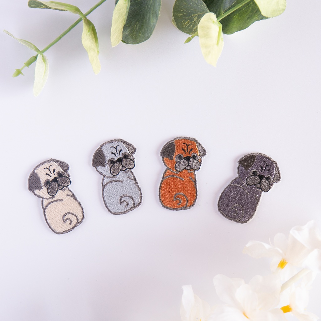 刺繍 ワッペン 【 振り向きパグ 】 うちの子 パグ シール アイロン 両用 ペット うちの子グッズ
