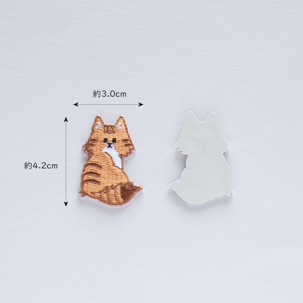 刺繍 ワッペン 【 振り向き 長毛 猫 】 うちの子 猫 シール アイロン ペット うちの子グッズ 猫の日