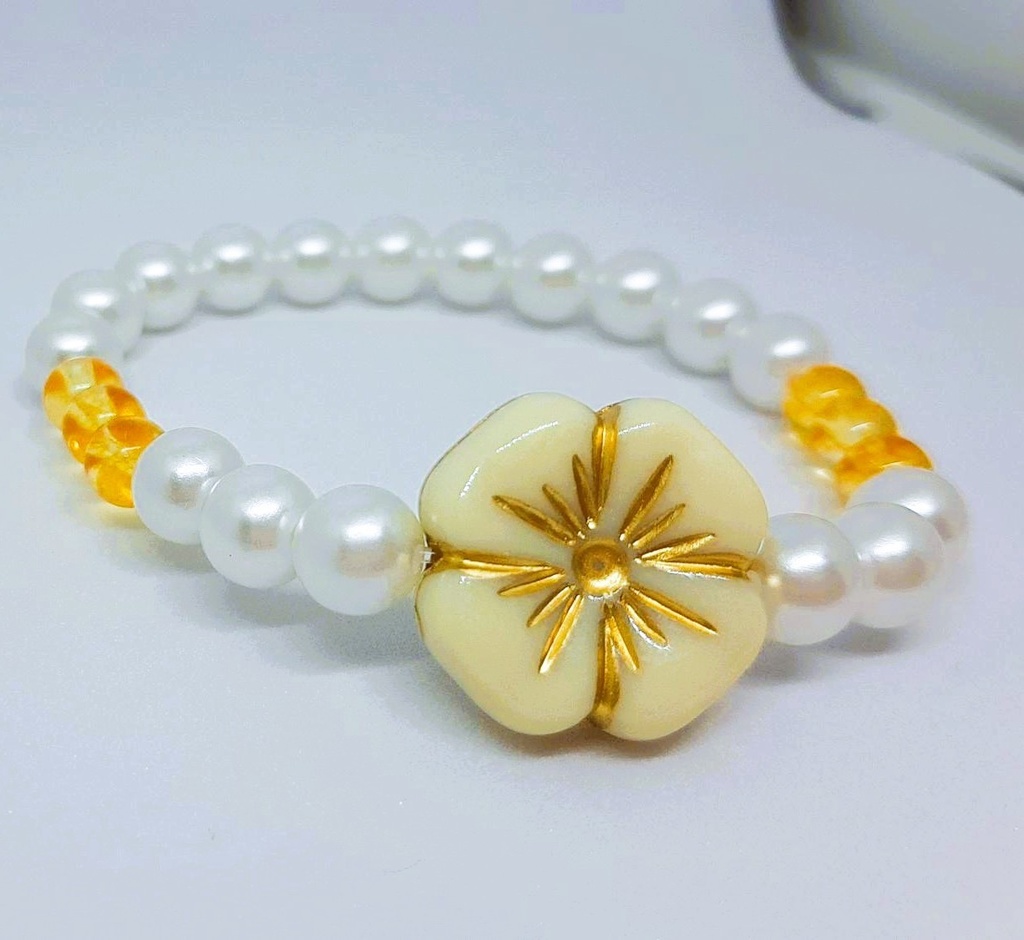 ビーズブレスレット　Puella（プエッラ／意味：少女）