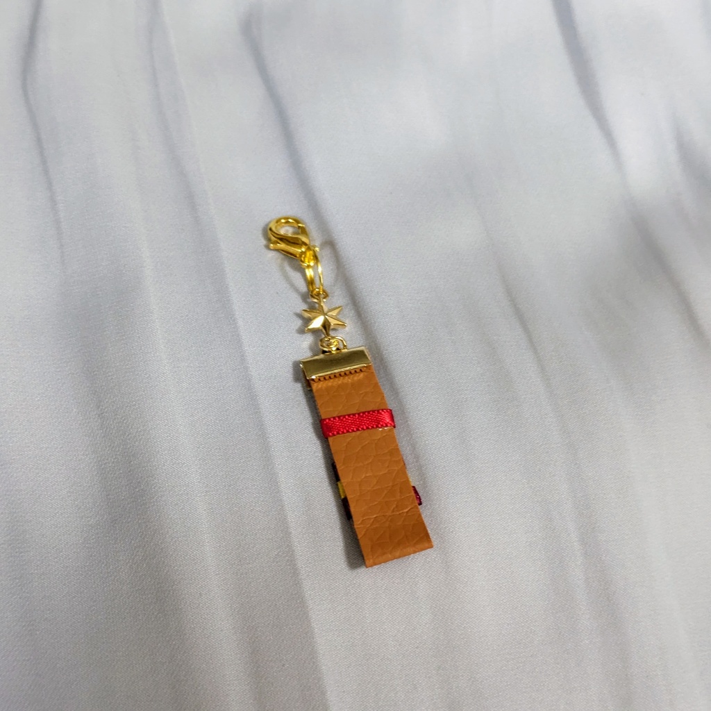 少尉のフェイクレザーチャーム(カニカンタイプ)