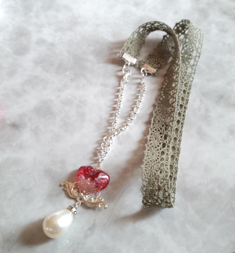 コットンレースリボンのペンダント