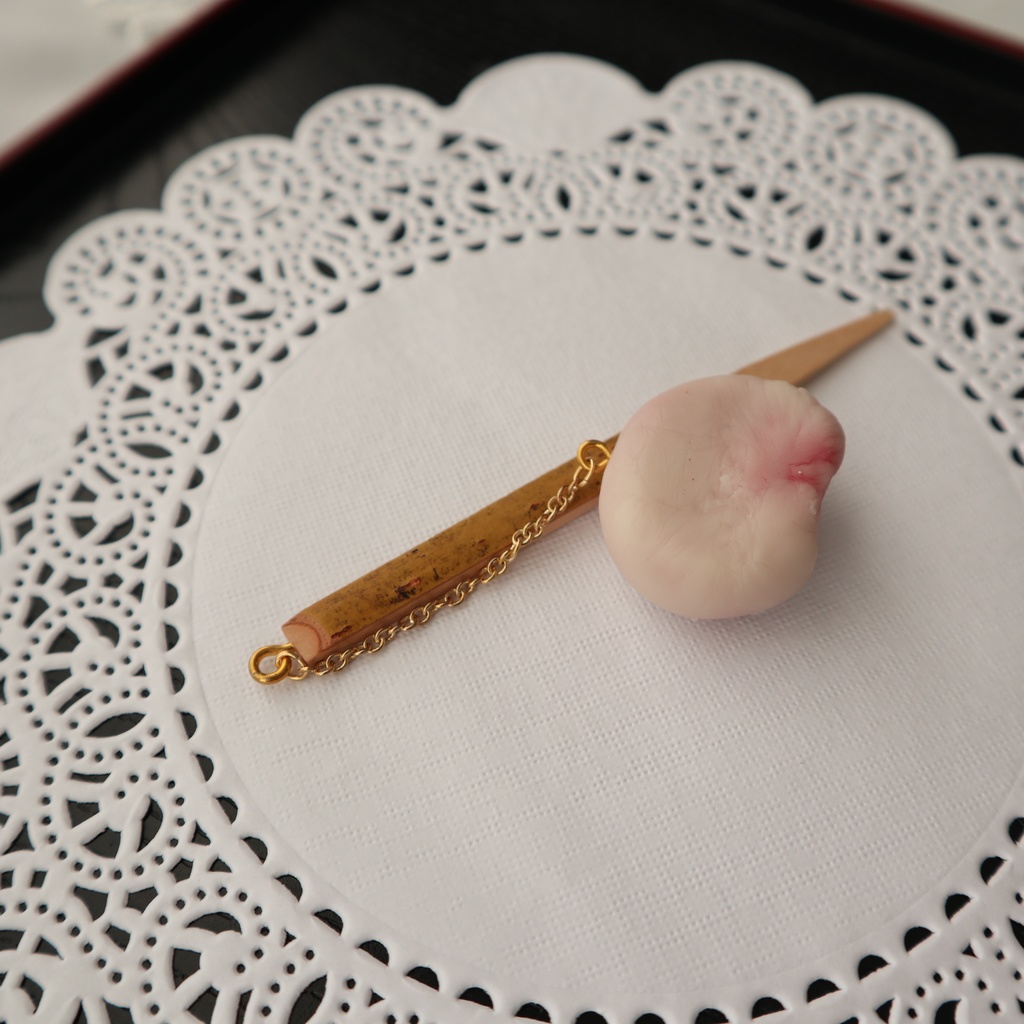 雪椿の練り切り帯飾り 花彩織 Booth