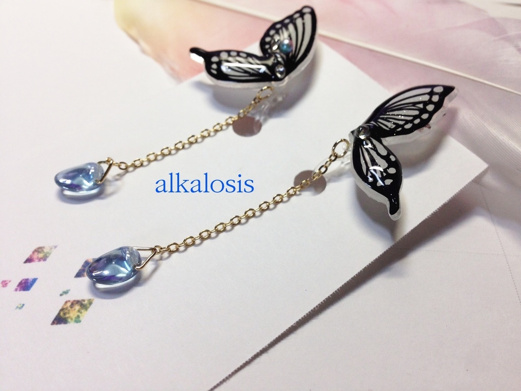 黒い蝶のノンホール樹脂ピアス Alkalosis Booth