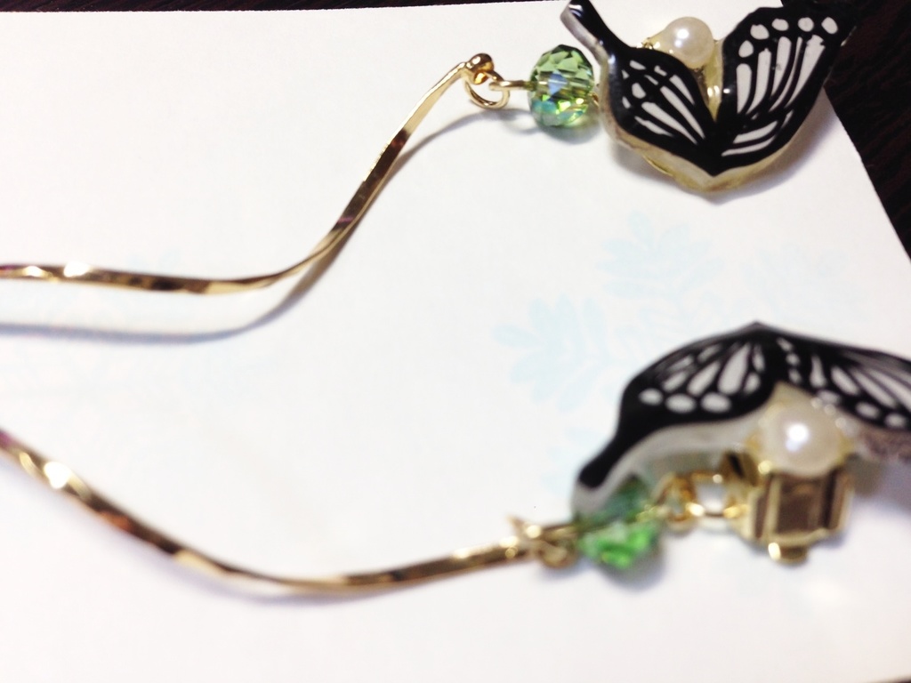 蝶のイヤリング/ピアス