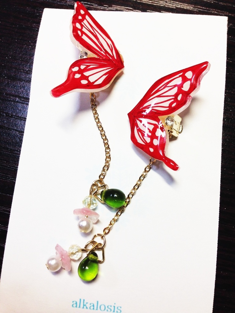 蝶のイヤリング/ピアス