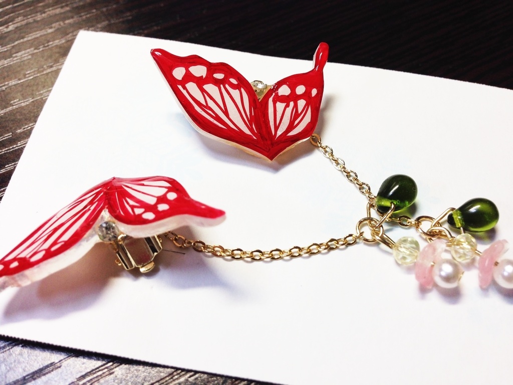 蝶のイヤリング/ピアス