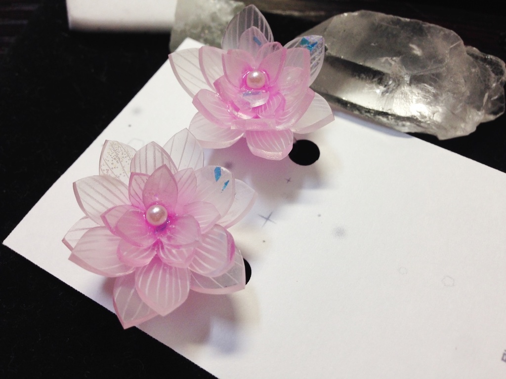 フロストフラワーのノンホールピアス