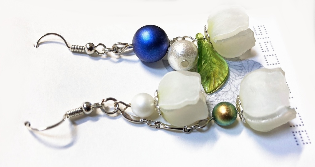 スズランのピアス（イヤリング変更可）