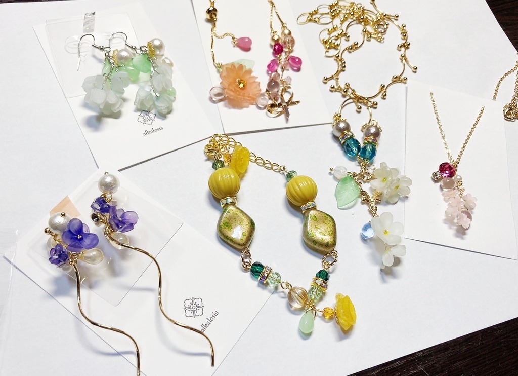 春組モチーフフラワーのイメージアクセサリー