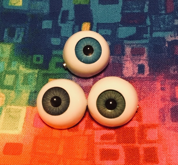 眼球　ブローチ