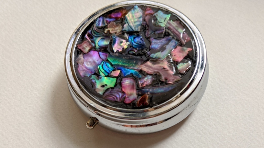 螺鈿風ミラー付きピルケース