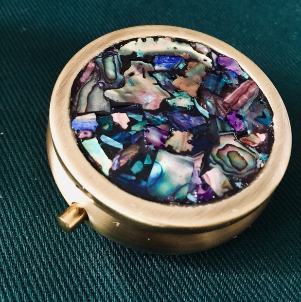 【完売】螺鈿風　ミラー付きピルケース