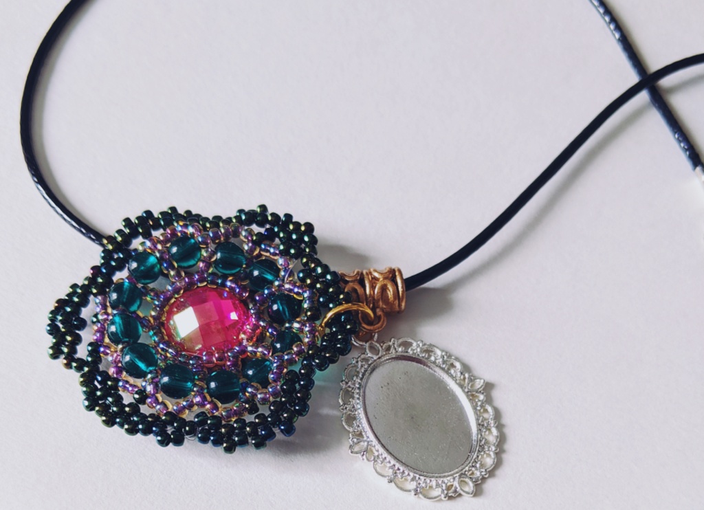 サロメモチーフペンダント