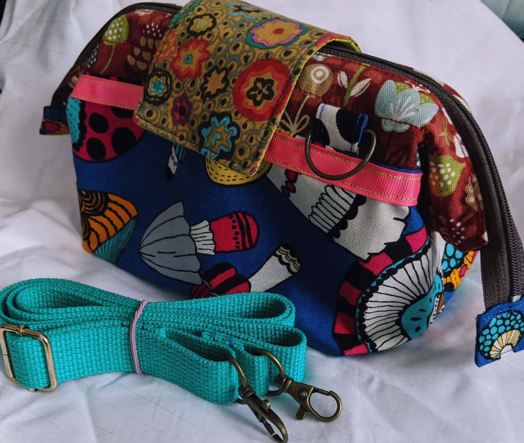 【会計ポーチ】毒茸の祝祭