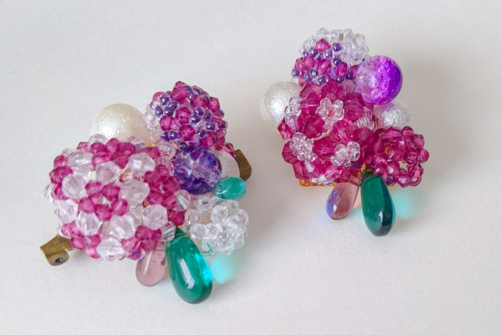 ブローチ：菊襲