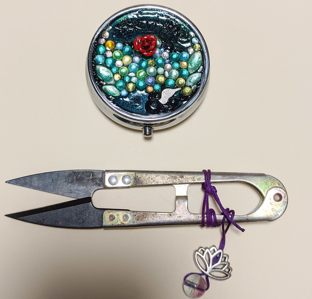 ミラー付きピルケース:ナイチンゲールと薔薇