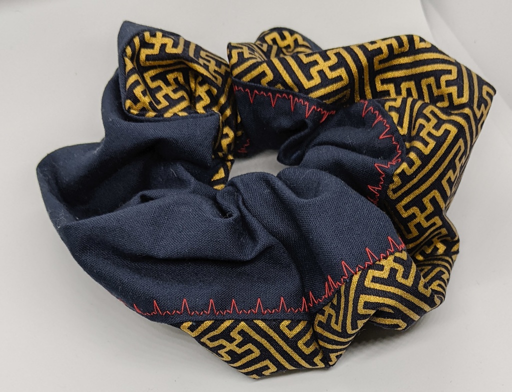 シュシュ:三日月モチーフ