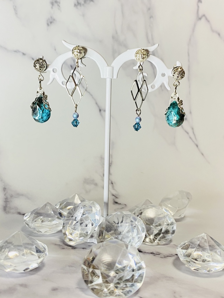 ウツボ双子イメージピアス