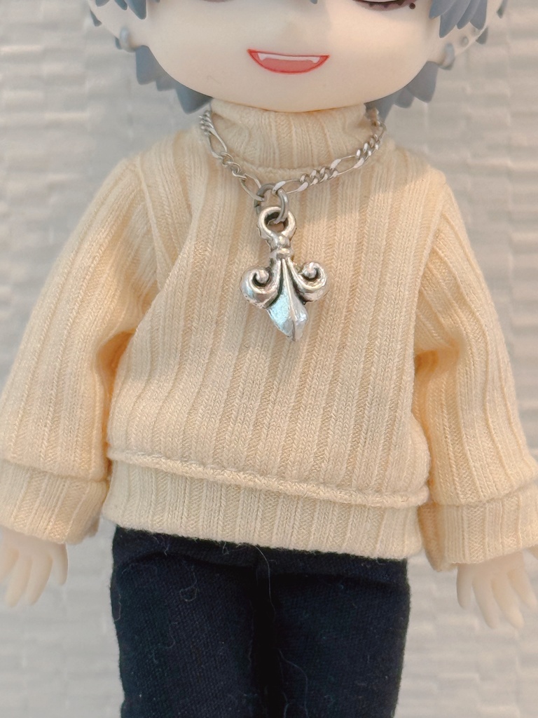 リリーモチーフネックレス