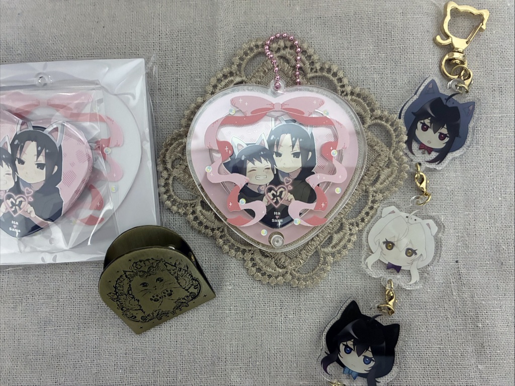 イタサスのハート缶バッジ+ホルダー