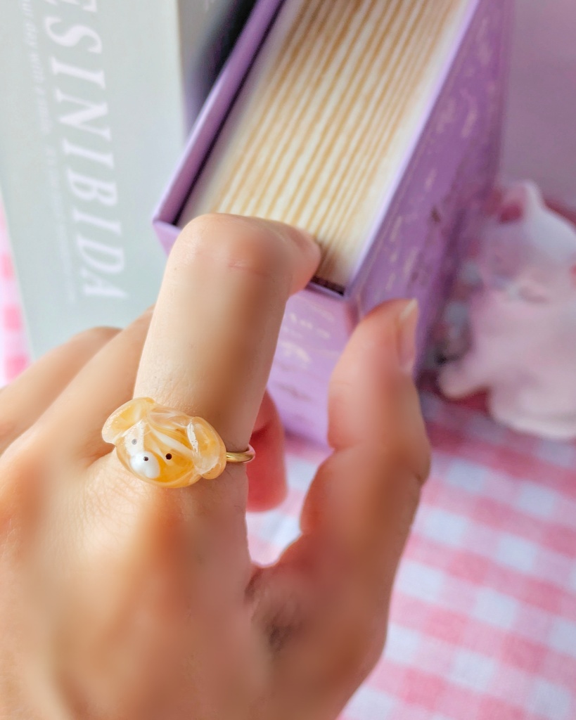 ころんとぷっくりラテわんこリング〖レジン/フリーサイズ〗