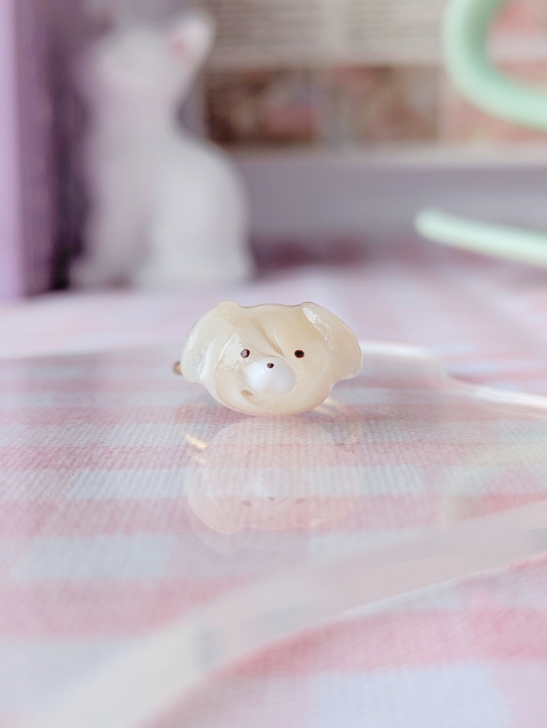 ころんとぷっくりラテわんこリング〖レジン/フリーサイズ〗