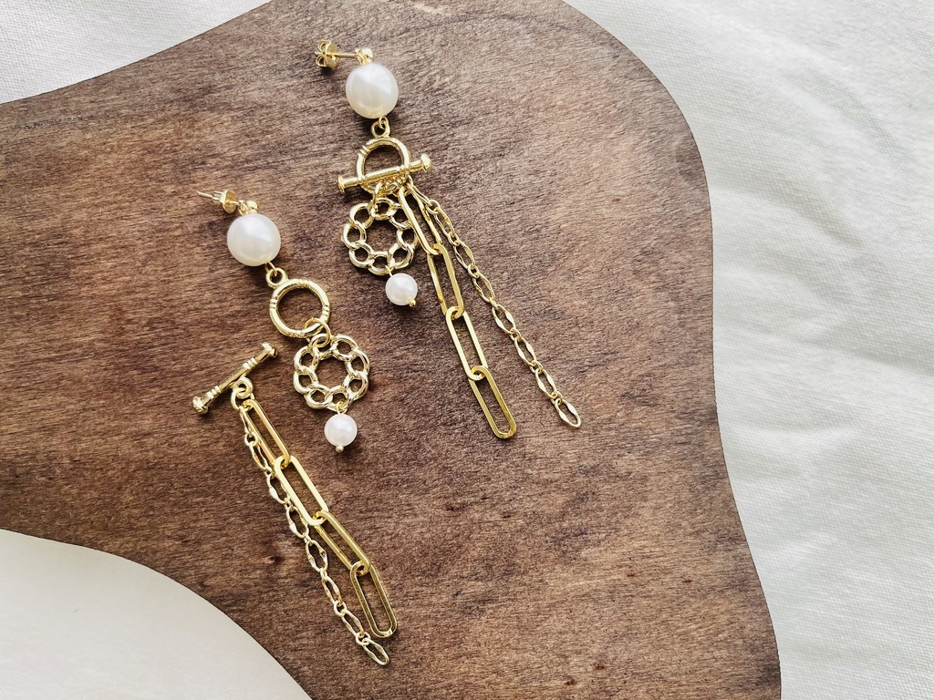 刀剣乱舞 鶴丸国永イメージイヤリング(ピアスに変更も可)