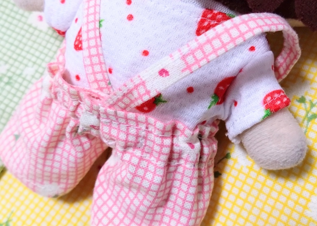 サロペットとショルダーパンツ