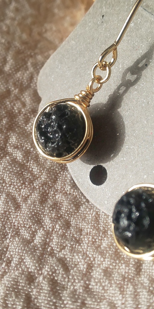 ラバ(溶岩)のピアス