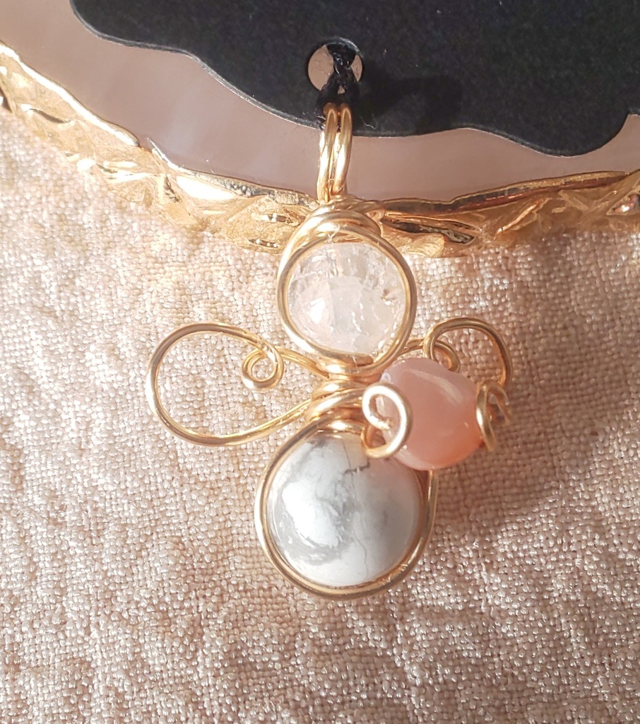 ハウライトのペンダントトップ