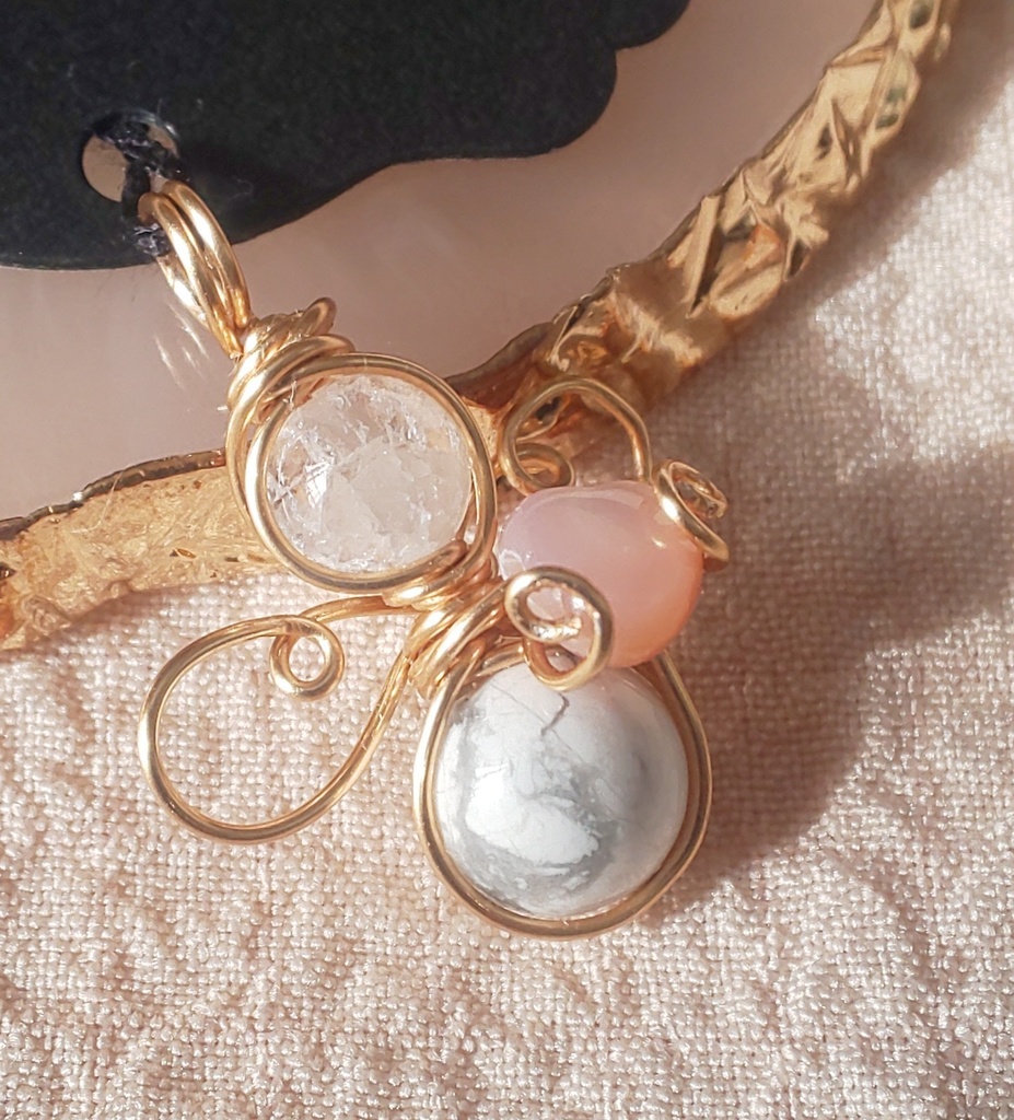 ハウライトのペンダントトップ