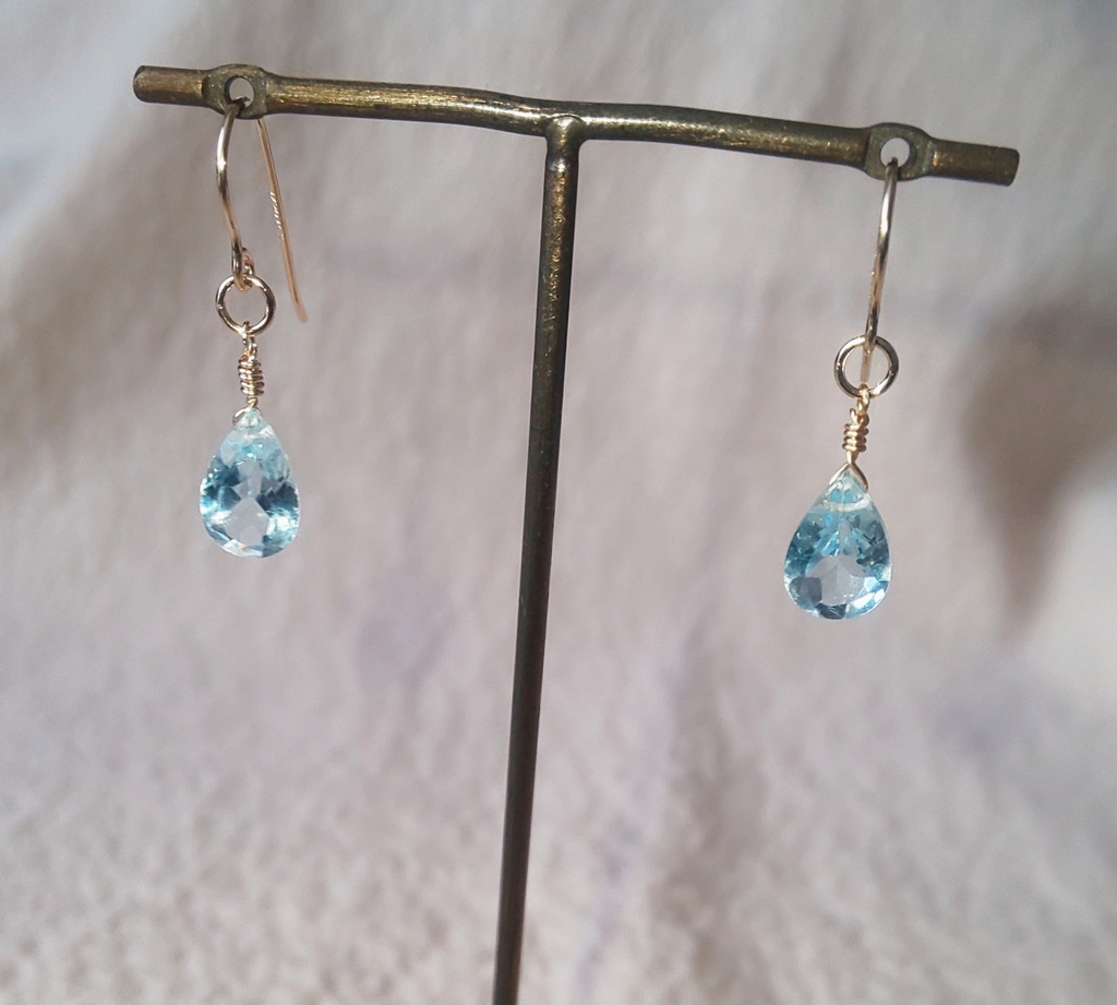 スカイブルートパーズのピアス