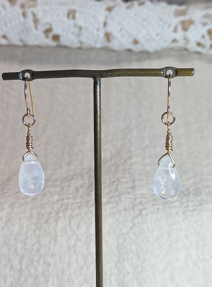 レインボームーンストーンのピアス