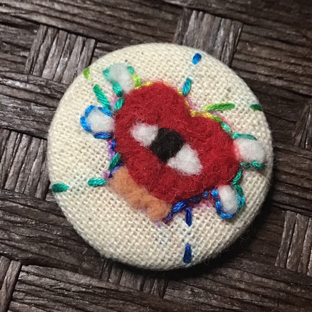 ハンター羊毛くるみボタンバッジ