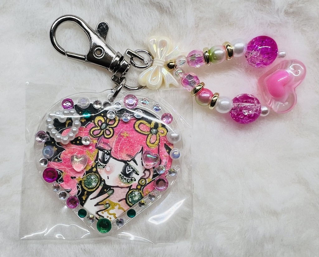 【全3種】ハート型原画キーホルダー(ビーズ付き)