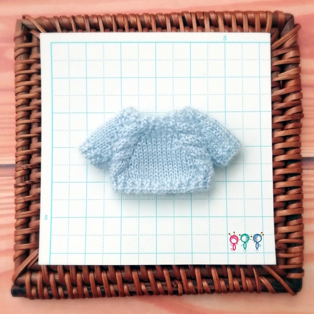 ミニチュアニット🧶ケーブルラインセーター