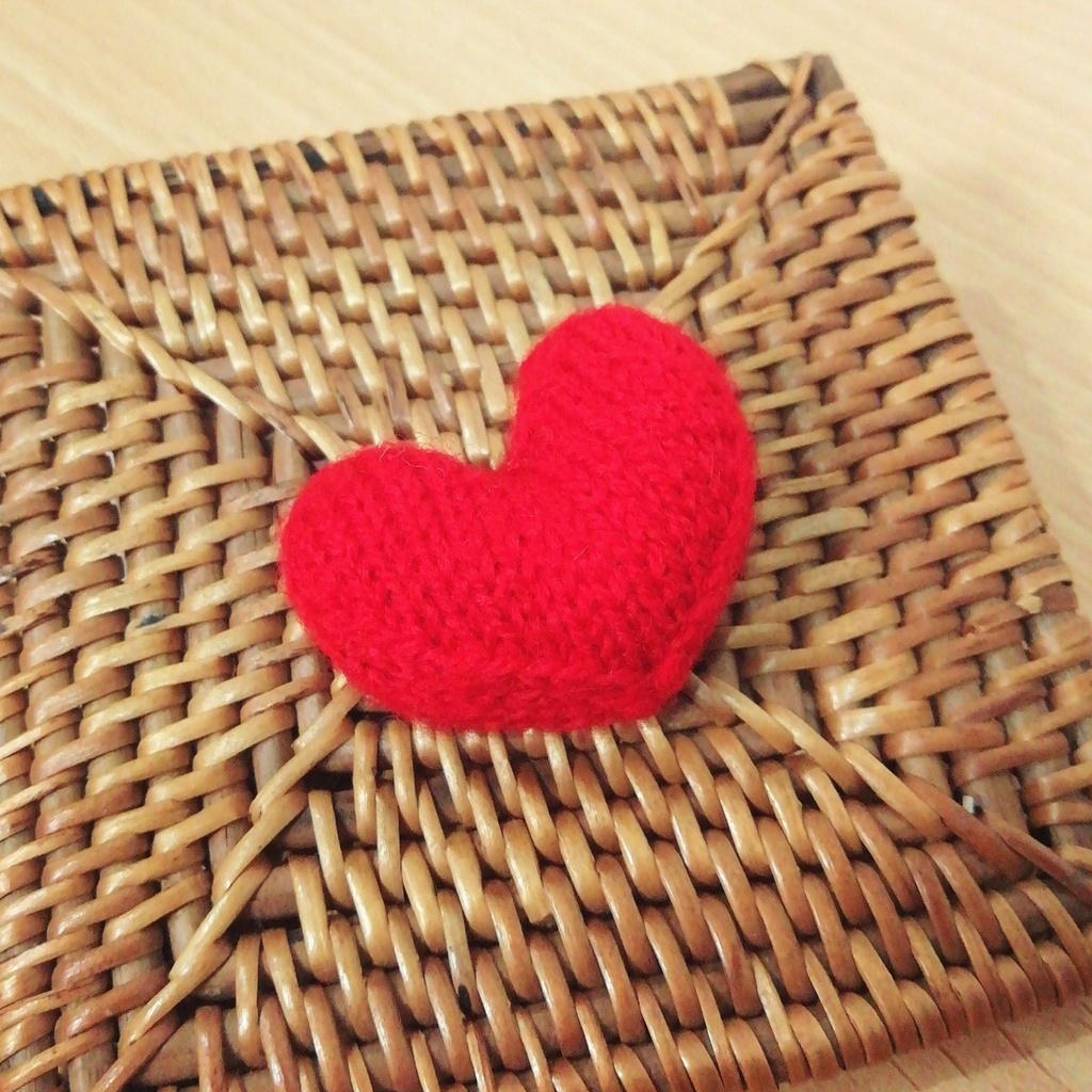 編みものキット【棒編みで立体的に編む♡ハートクッション】