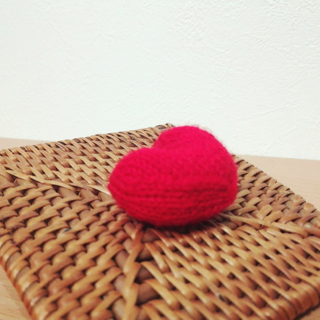 編みものキット【棒編みで立体的に編む♡ハートクッション】