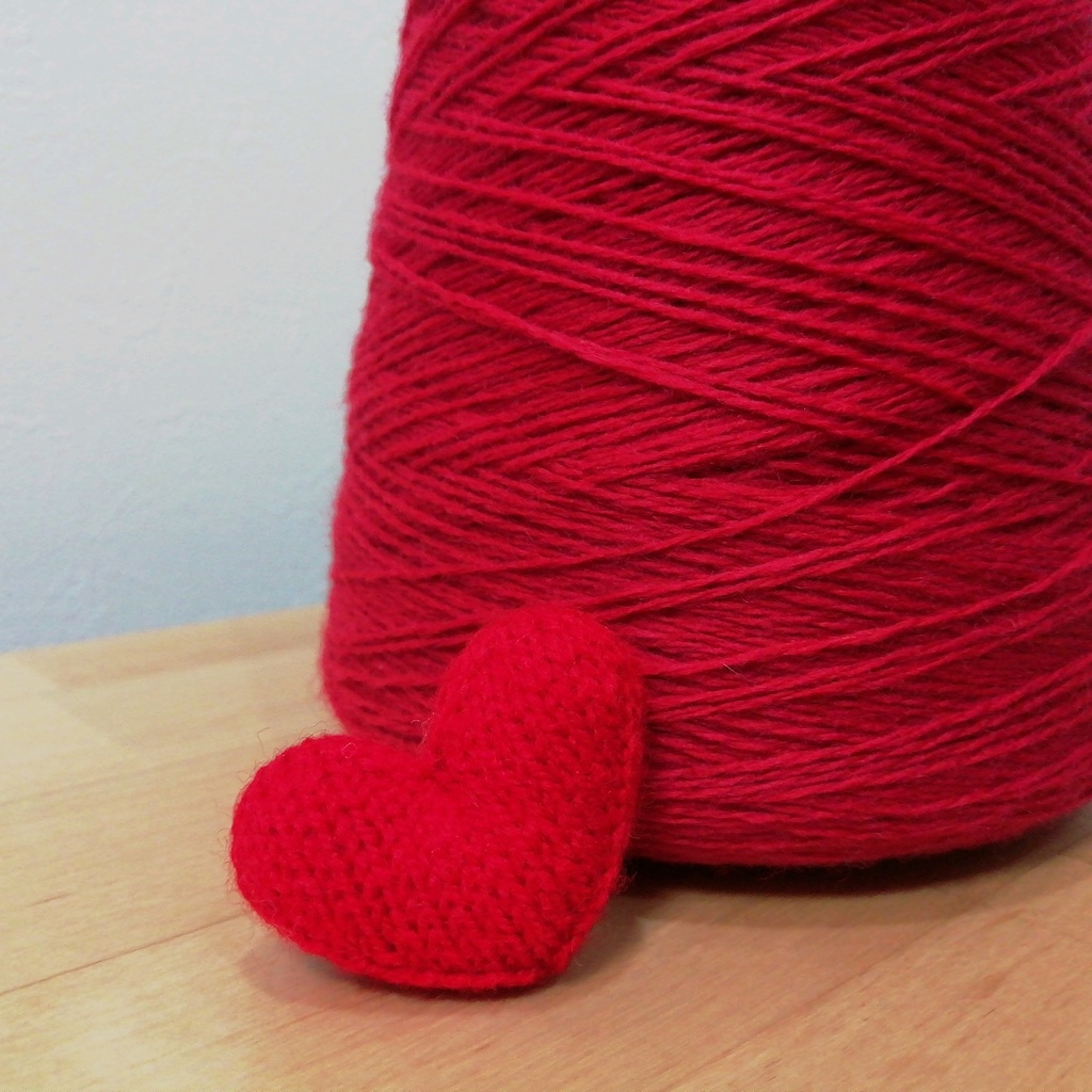 編みものキット【棒編みで立体的に編む♡ハートクッション】