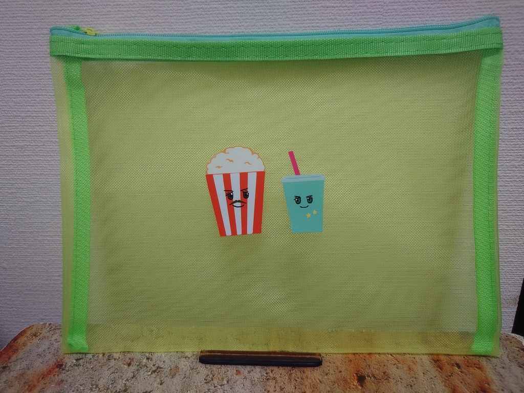 映画のおともグスマヴェのメッシュポーチ