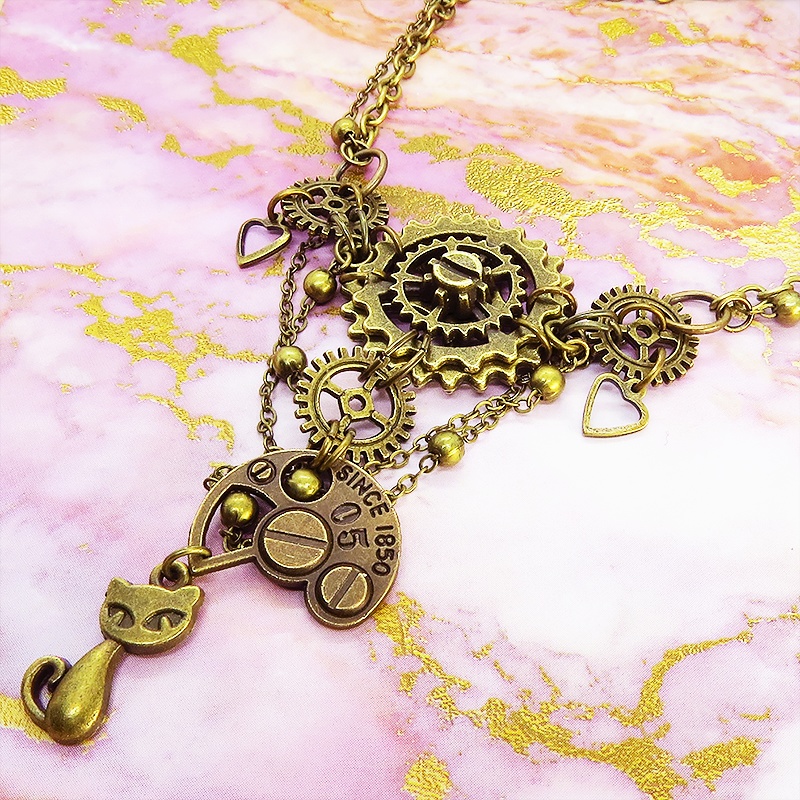 アンティークゴールドの猫と歯車・ギアの多層構造ネックレス スチームパンク ゴシック 金古美色