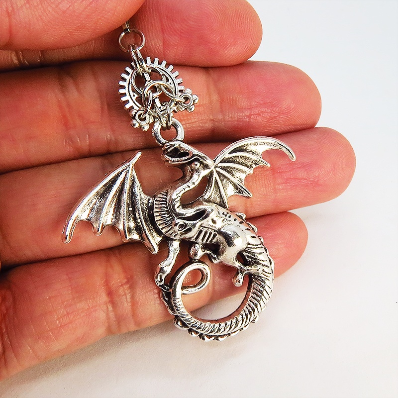アンティークシルバー 翼を広げるドラゴンと歯車のロングネックレス ゴシック メンズ レディース 長さ調整可 アジャスター付