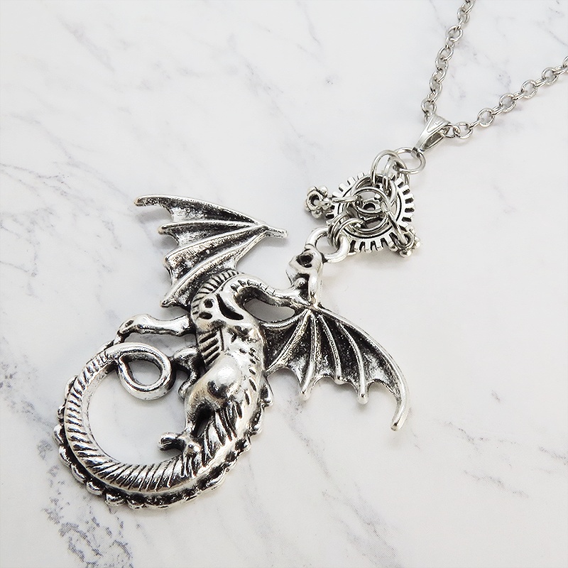 アンティークシルバー 翼を広げるドラゴンと歯車のロングネックレス ゴシック メンズ レディース 長さ調整可 アジャスター付